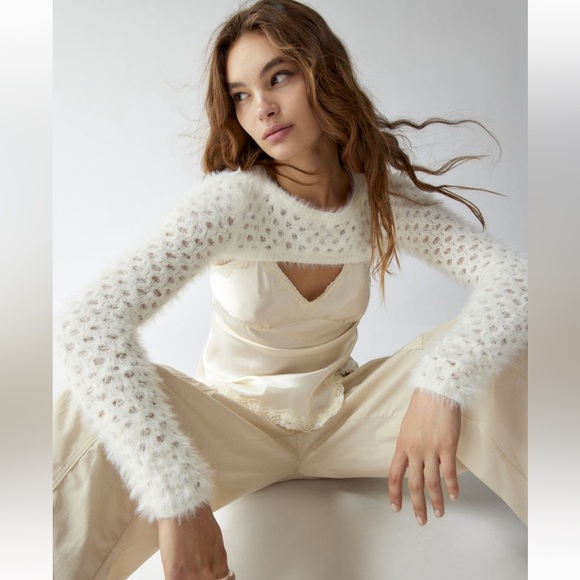 NWT Urban Outfitters Shrug Cropped in Ivory - Picture 1 of 4